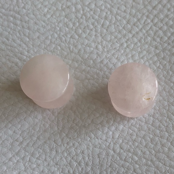 ❤️ Rose Quartz 1/2” Double Flare Plugs - Picture 3 of 4